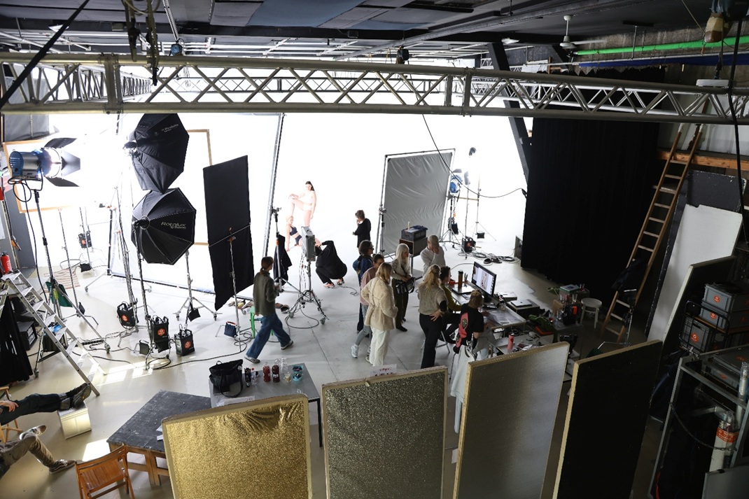 Film-Studio Behind the scene underware shooting calida